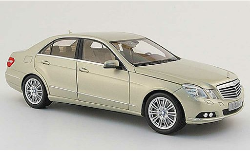 Mercedes Classe E Base 1/18 Minichamps (w 212) beige 2009 miniature