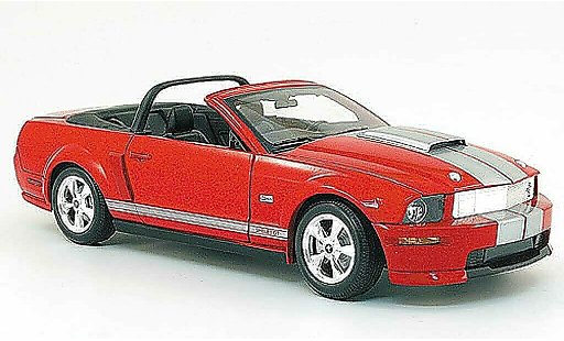 Shelby GT Convertible 1/18 Shelby Collectibles cabriolet rouge avec bandes blanches 2008 miniature