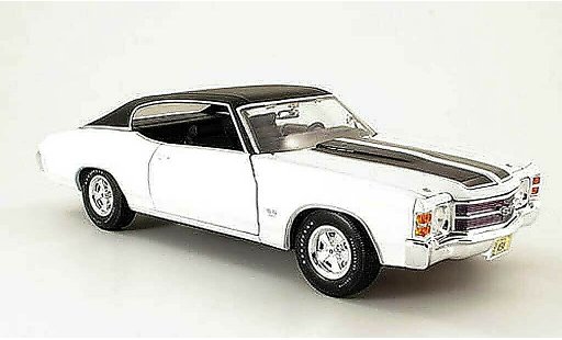 Chevrolet Chevelle SS 1/18 Maisto 1971 SS454 blanche/noire miniature