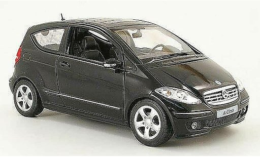 Mercedes Classe A Base 1/18 Welly 200 noire 3 portes miniature