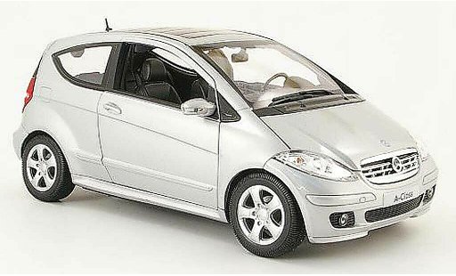 Mercedes Classe A Base 1/18 Welly 200 grise 3 portes miniature