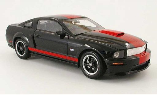 Shelby GT Coupe 1/18 Shelby Collectibles noire/rouge barrett-jackson edition 2008 miniature