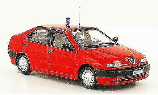 Alfa Romeo 146 polizia 1/43 Pego vigli del fueco pompier miniature