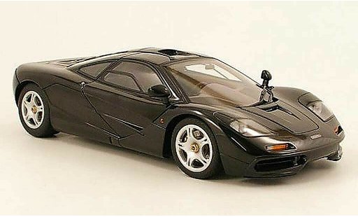 McLaren F1 Base 1/18 Autoart noire 1994 miniature