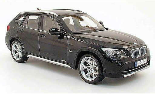 Bmw X1 suv 1/18 Kyosho xDrive 28i noire miniature