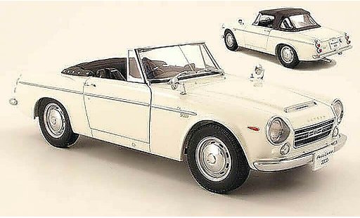 Datsun Fairlady Coupe 1/18 Autoart 2000 (sr311) blanche miniature