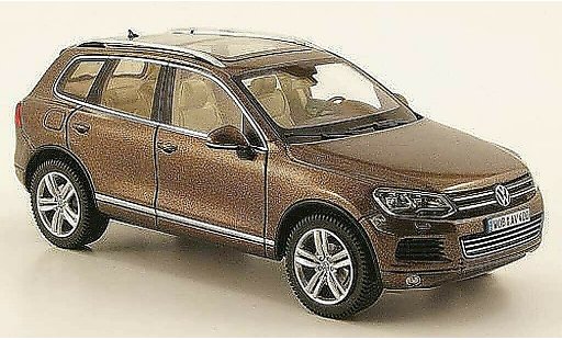 Volkswagen Touareg Base 1/43 Schuco II (C 2) marron 2010 miniature