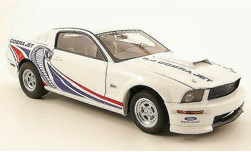 Ford Mustang Fastback 1/18 Autoart cobra jet blanche miniature
