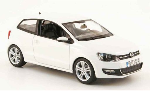 Volkswagen Polo Base 1/43 Schuco blanche miniature
