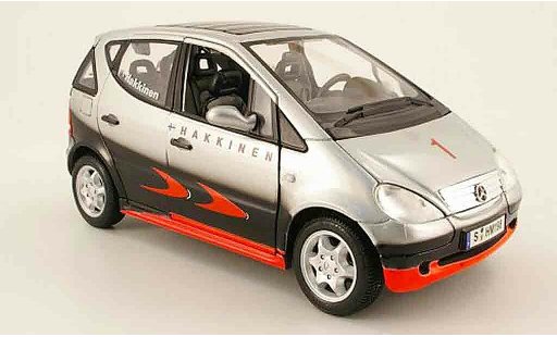 Mercedes Classe A Base 1/18 Maisto hakkinen formule 1 design miniature