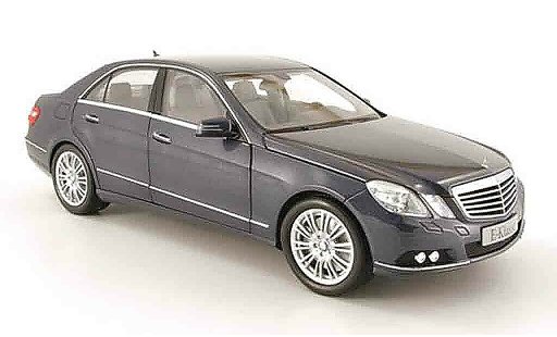 Mercedes Classe E Base 1/18 Minichamps (w212) grise 2009 miniature