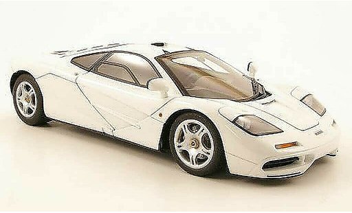 McLaren F1 Base 1/18 Autoart blanche 1994 miniature