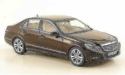Mercedes Classe E Base 1/43 Schuco Berline (W212) marron Avantgarde miniature