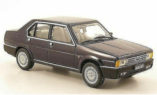 Alfa Romeo 90 berlina 1/43 Pego bleu 1984 miniature