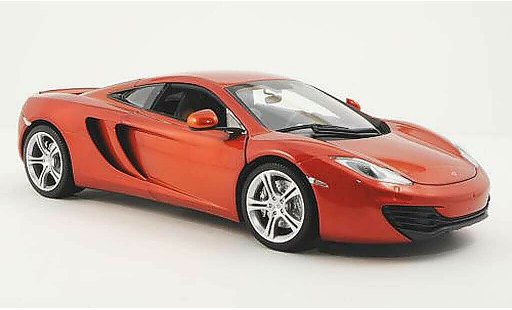 McLaren F1 Base 1/18 Minichamps MP 4-12C orange miniature