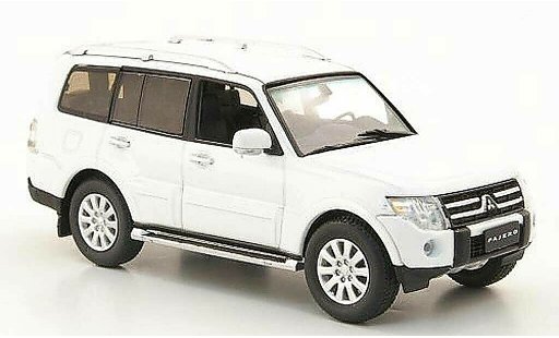 Mitsubishi Pajero Base 1/43 Vitesse blanche 2009 miniature