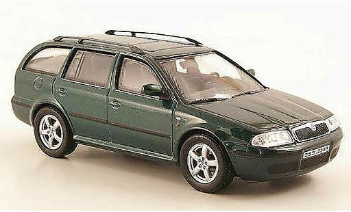 Skoda Octavia Combi 1/43 Abrex Tour verte miniature