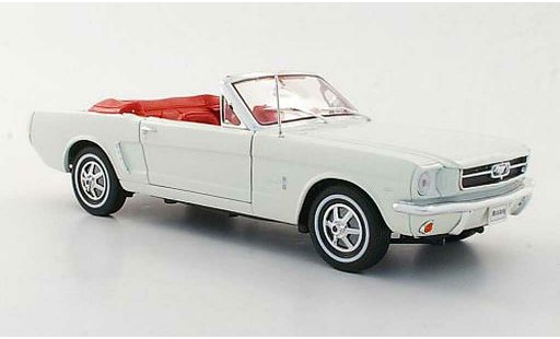 Ford Mustang Convertible 1/18 Welly Cabriolet blanche miniature