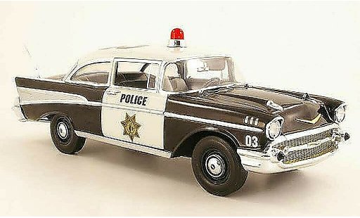 Chevrolet Bel Air police 1/18 Highway 61 1957 noire/blanche miniature