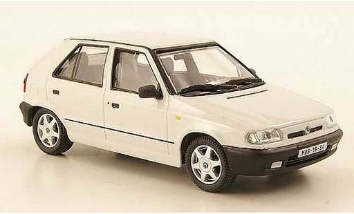Skoda Felicia Base 1/43 Abrex blanche 1994 miniature