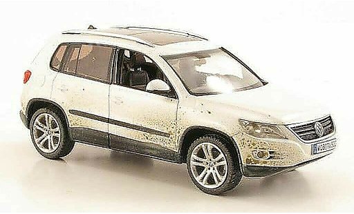 Volkswagen Tiguan Base 1/43 Schuco blanche avec Schmutzpartikeln 2008 miniature