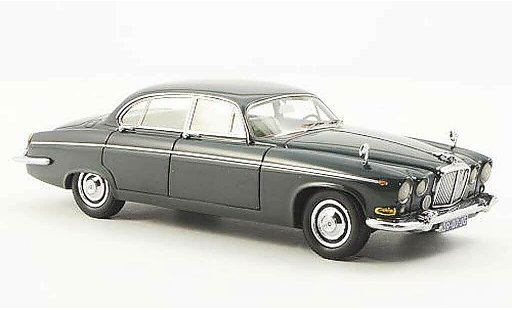 Jaguar 420 420G 1/43 Neo G verte 1967 miniature