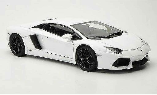 Lamborghini Aventador LP700-4 1/18 Autoart blanche 2011 miniature
