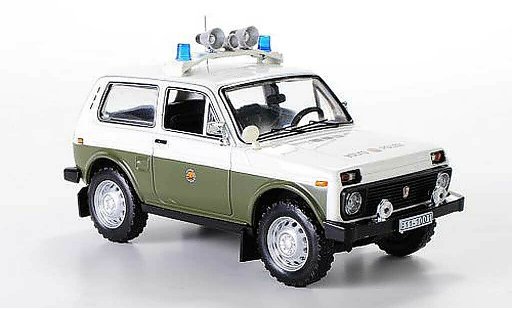 Lada Niva Police 1/43 IST Models (VAZ2121) Volkspolice 1978 miniature