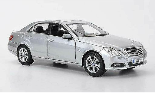 Mercedes Classe E Base 1/18 Maisto 350 (W 212) grise 2009 miniature
