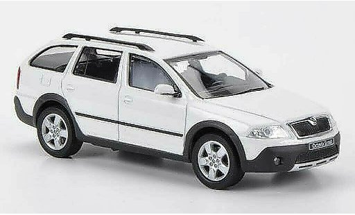 Skoda Octavia Combi 1/43 Abrex Scout blanche miniature
