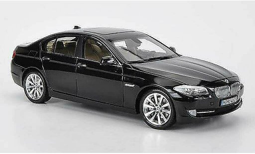 Bmw 535 berline 1/18 Welly F10 d noire miniature