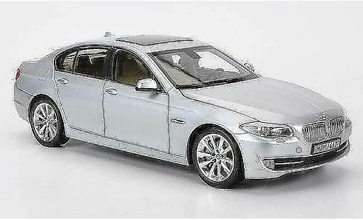Bmw 550 F10 1/18 Welly 5er grise miniature