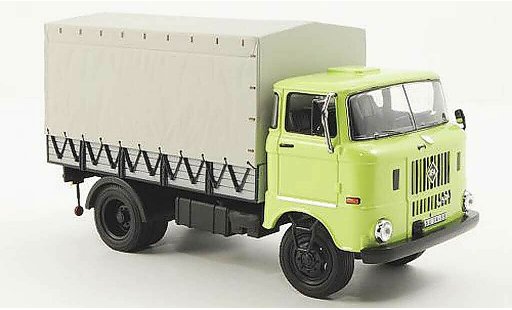 IFA W50L Base 1/43 IST Models verte 1965 miniature