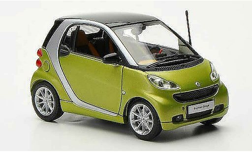 Smart ForTwo Coupe 1/43 Minichamps verte mat/grise 2010 miniature