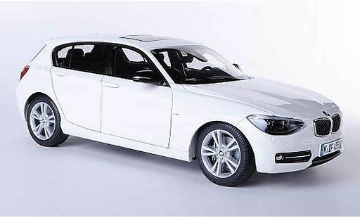 Bmw 116 F20 1/18 Paragon d blanche Funfturer 2011 miniature