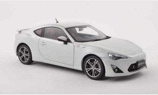 Toyota 86 2012 1/18 Autoart GT limit&Atilde;&copy;e (Asian Version/RHD) blanche miniature