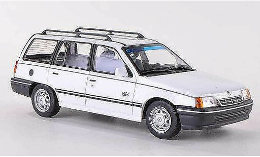 Opel Kadett E Caravan 1/43 Minichamps blanche 1989 miniature