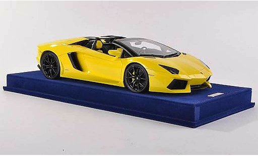 Lamborghini Aventador Roadster 1/18 MR Collection LP700-4 jaune miniature