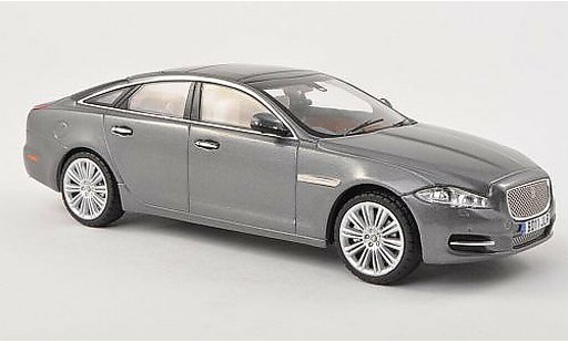 Jaguar XJ Base 1/43 IXO gris RHD 2011 miniature