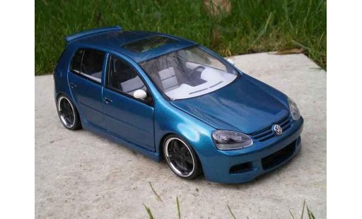 Volkswagen Golf GTI 1/18 Burago sportlines miniature