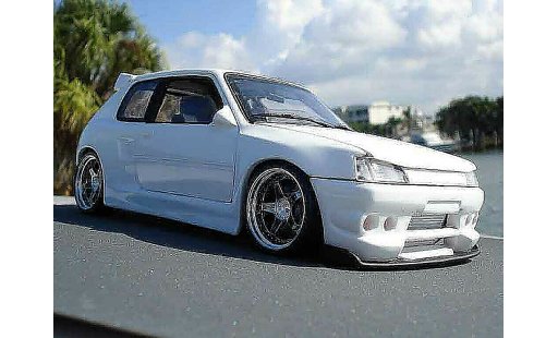 Peugeot 205 GTI 1/18 Solido kit carrosserie miniature