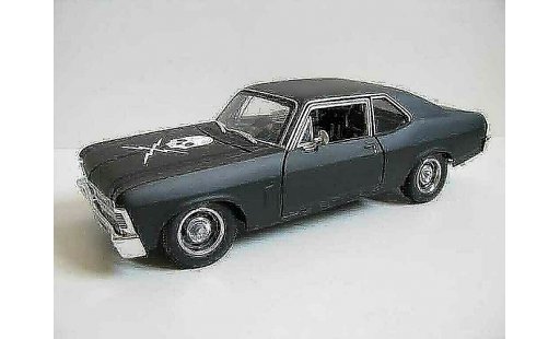 Chevrolet Nova Coupe 1/18 Maisto death proof miniature