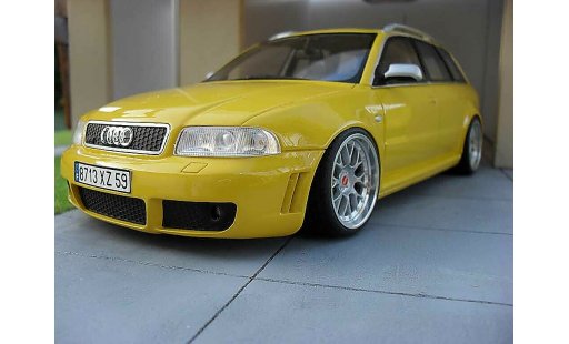 Audi RS4 berline 1/18 Ottomobile jaune jantes BBS 19 pouces miniature