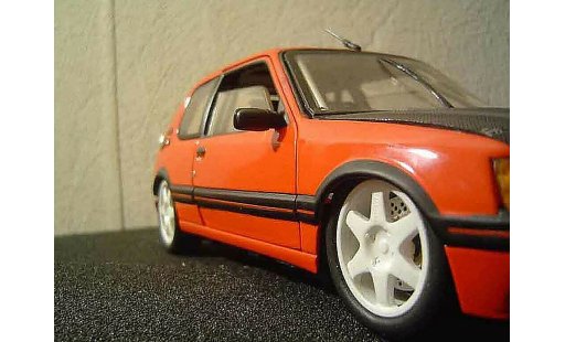 Peugeot 205 GTI 1/18 Solido tuning miniature