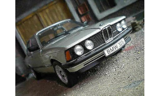 Bmw 323 coupe 1/18 Autoart e21 grise argent polaris grise 1977 miniature