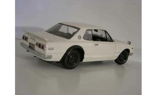 Nissan Skyline 2000 1/18 Kyosho gt-r kpgc 10 blanche miniature