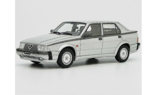 Alfa Romeo 75 3.0 v6 1/18 Laudoracing Models LM087C grise miniature