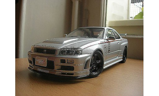Nissan Skyline R34 GTR 1/18 Autoart nismo z-tune Z2 miniature