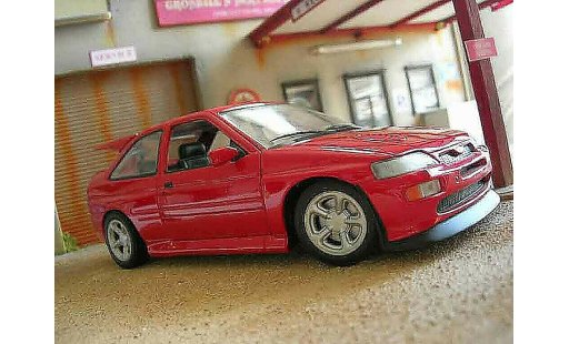 Ford Escort Cosworth 1/18 Ut Models rs rouge miniature