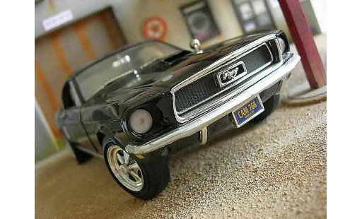 Ford Mustang Hardtop 1/18 Ertl coupe noir miniature